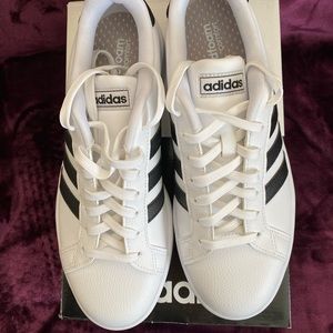 Women’s Adidas gym shoe
